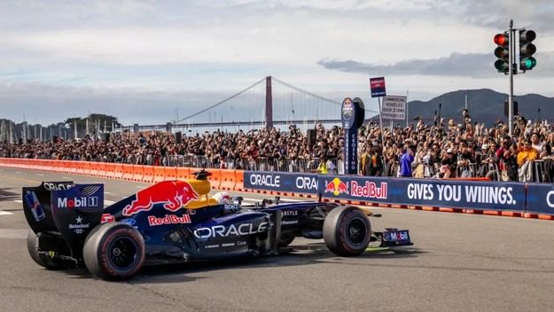 Tsunoda deslumbra en San Francisco con un demo de Red Bull