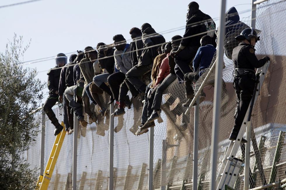 Los gobiernos han lanzado a los jóvenes a emigrar