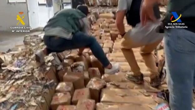 Desmantelan envío de 3,2 toneladas de hachís ocultas en cartones reciclados desde Melilla