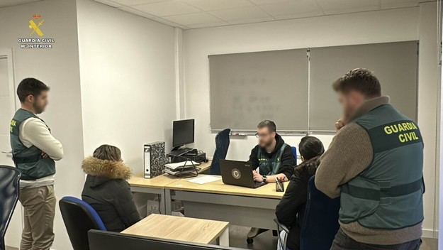 Doce personas bajo investigación por estafa y blanqueo de capitales en red criminal internacional