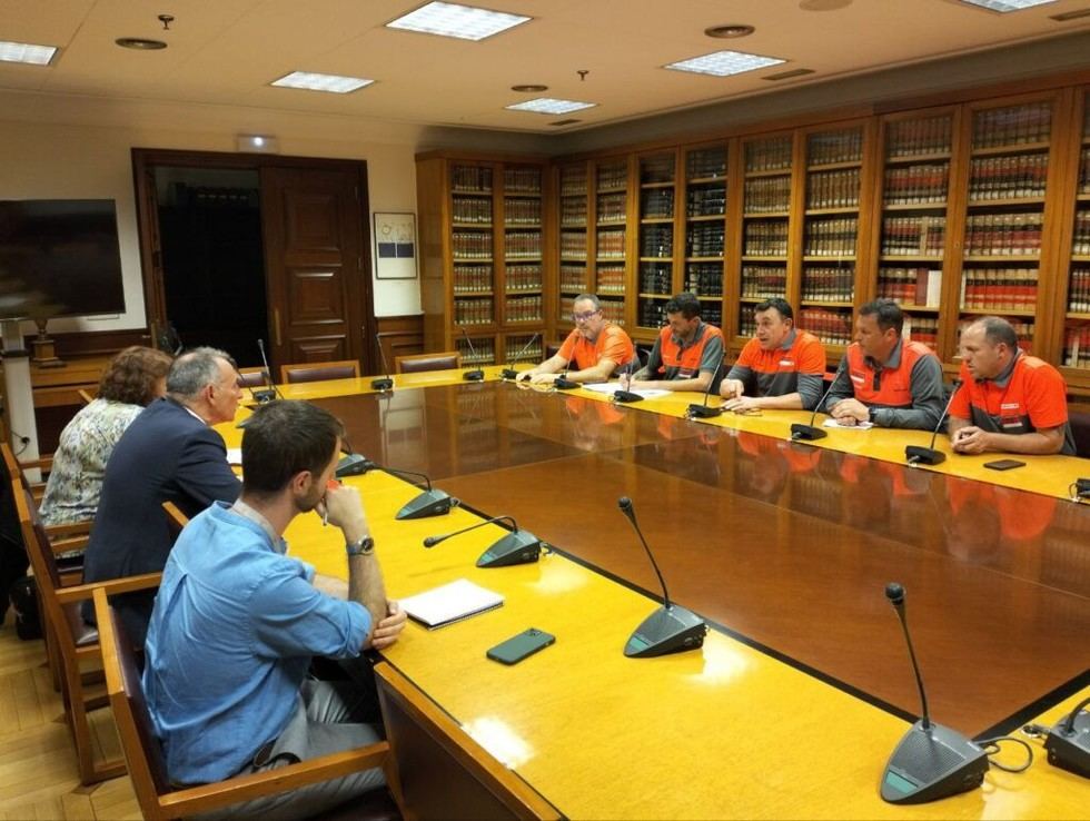 IU solicita al Gobierno intervenir en el ERE de Bridgestone para proteger empleos en España