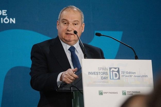 Hereu invita a inversores globales a invertir en España