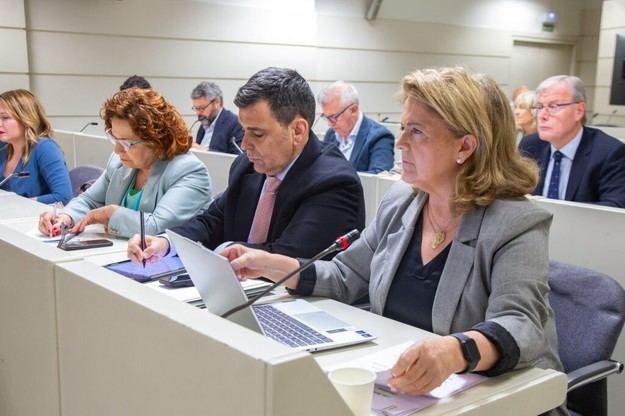Víctimas de Adamuz exigen la dimisión del ministro Puente tras el descarrilamiento