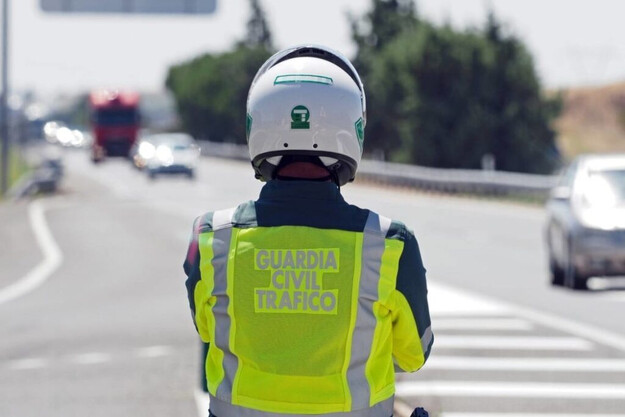 La DGT inicia campaña para reducir distracciones al conducir