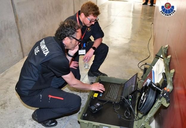 Ertzaintza capacita a Mossos en desactivación de explosivos y amenazas complejas