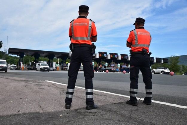 Euskal Polizia intensificará controles para prevenir distracciones al conducir