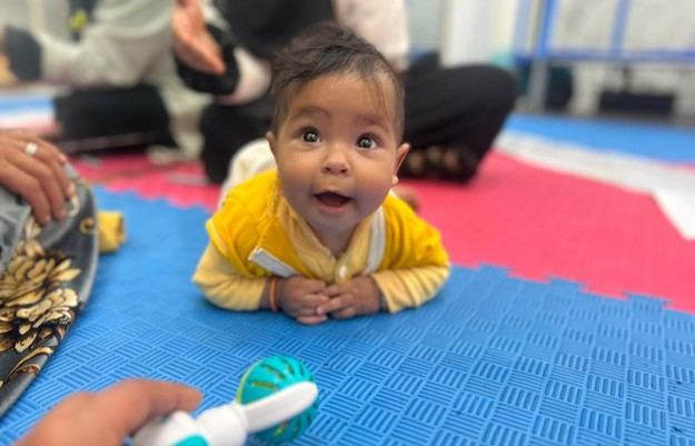 Fisioterapia mejora la recuperación de niños desnutridos en Yemen