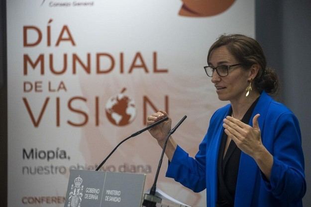 La ministra de Sanidad defiende el derecho a una buena visión en el Día Mundial de la Visión