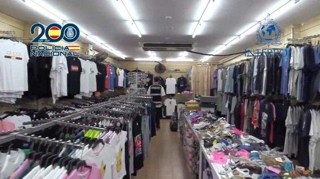 Detenidos doce por venta de productos falsificados en Baleares