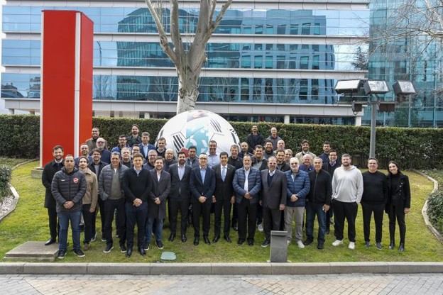 LALIGA colabora con la CBF para compartir su modelo de Control Económico