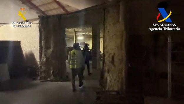 Desmantelan fábricas ilegales de tabaco y liberan a 18 trabajadores en condiciones inhumanas