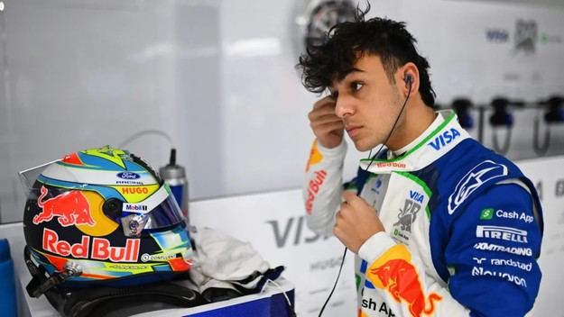 Lindblad entusiasmado por su primera experiencia con el coche de Racing Bulls para 2026