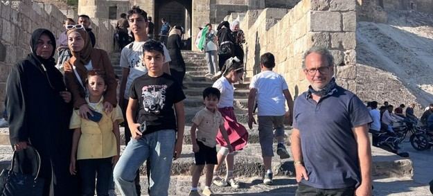 Convoy humanitario llega a Suweida, Siria, tras crisis de insumos básicos
