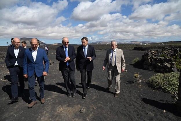 Planas destaca la singularidad de la agricultura en Lanzarote sobre suelos volcánicos