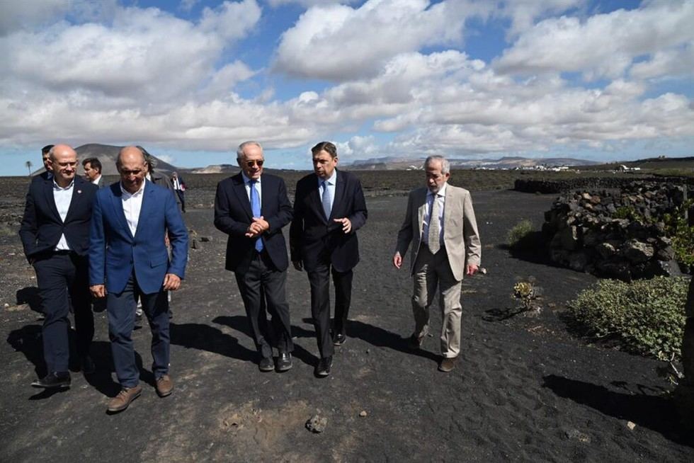 Planas destaca la singularidad de la agricultura en Lanzarote sobre suelos volcánicos