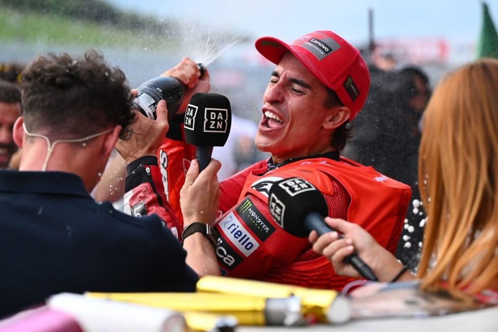 Márquez conquista su séptimo título mundial de MotoGP y es aclamado por la prensa española