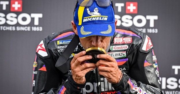 Jorge Martín triunfa en Silverstone y Aprilia logra un histórico triplete en el Sprint
