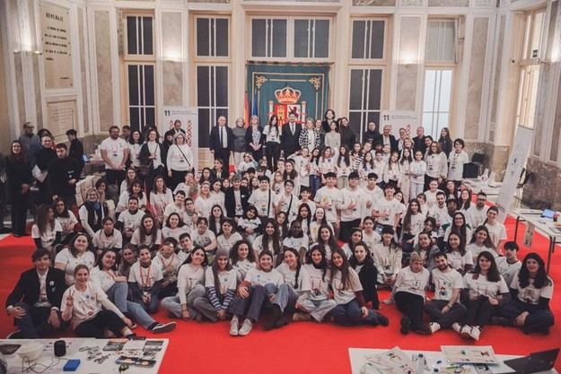 Tolón anima a las estudiantes a aportar su visión única a la ciencia