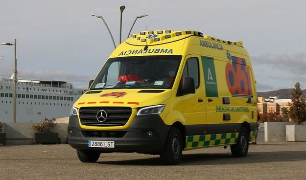 Motorista fallece tras chocar contra una farola en Los Barrios