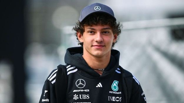 Antonelli enfrenta el reto de compaginar su carrera en F1 con los estudios escolares