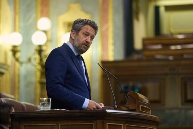 Olano exige devolver la voz a los españoles para defender la democracia
