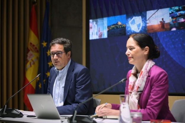 Óscar López presenta reforma para modernizar la Administración con IA y simplificar trámites