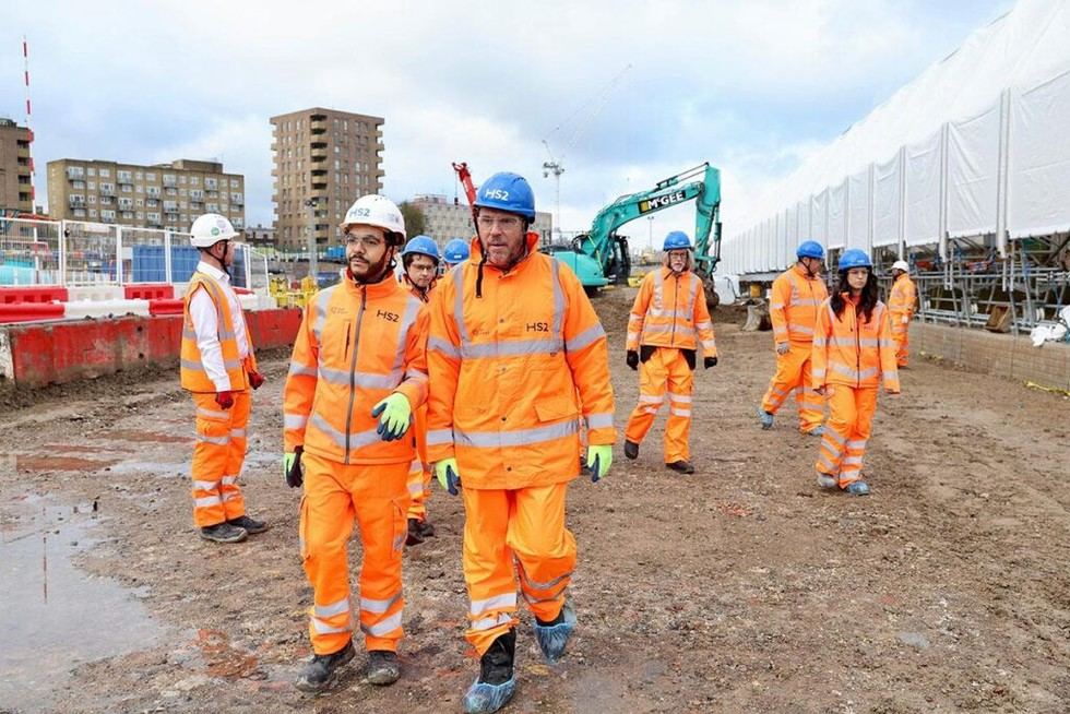 Óscar Puente inspecciona las obras del tren de alta velocidad entre Londres y Birmingham