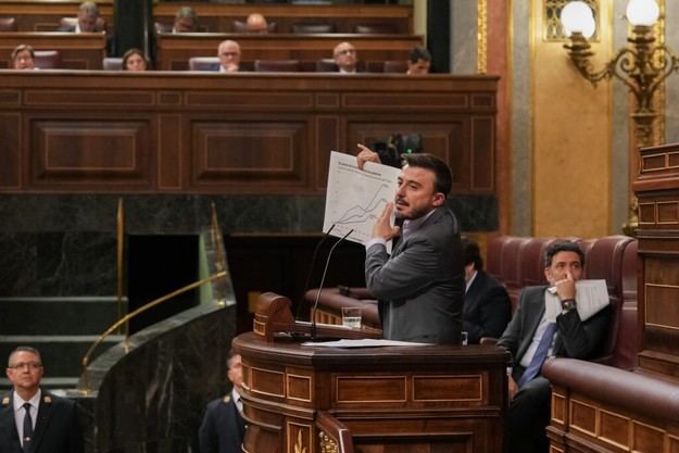 Pérez critica a Sánchez por convalidar el decreto del alquiler debido a su miedo a perder poder