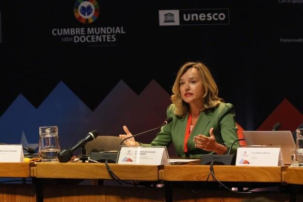 Pilar Alegría destaca la importancia de los docentes y su bienestar en la educación
