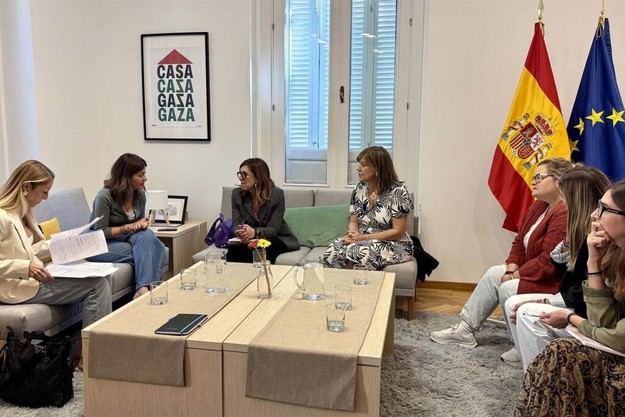 Sira Rego promueve el acogimiento familiar para proteger los derechos de la infancia