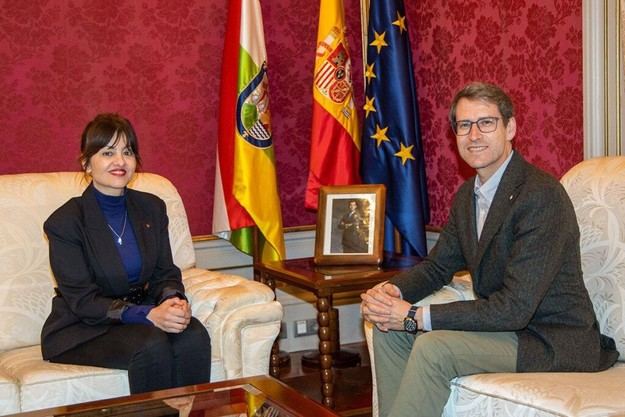 Rego enfatiza la necesidad de adaptar la justicia para proteger los derechos de la infancia