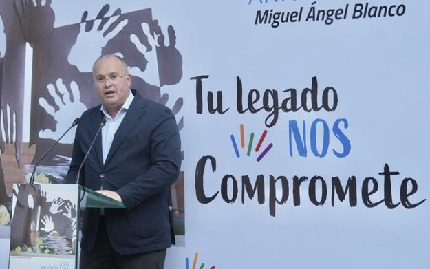 Tellado defiende a Miguel Ángel Blanco y critica a Sánchez por acercarse a Otegi