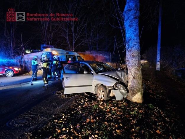 Tres heridos en un accidente de tráfico en Pamplona