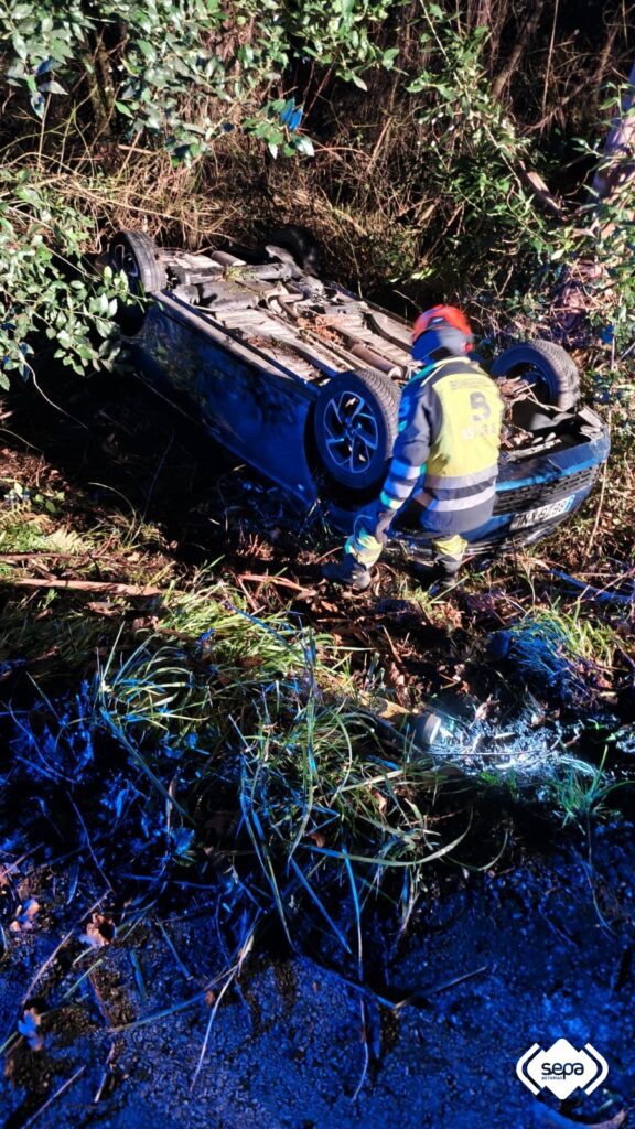 Accidente en Castrillón deja una mujer herida tras volcar su vehículo