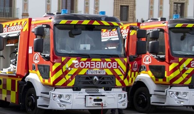 Mujer hospitalizada tras incendio en Lucena