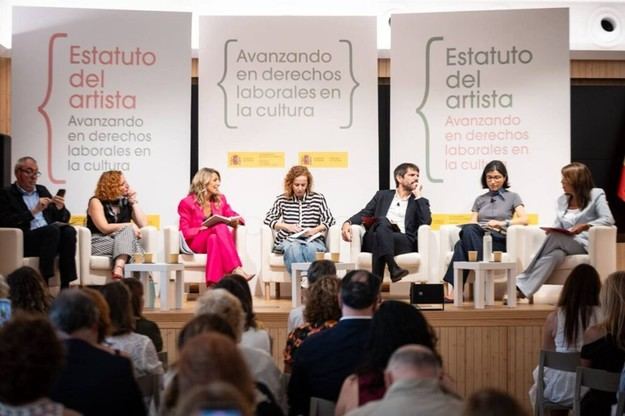Yolanda Díaz impulsa la reforma laboral para artistas en España